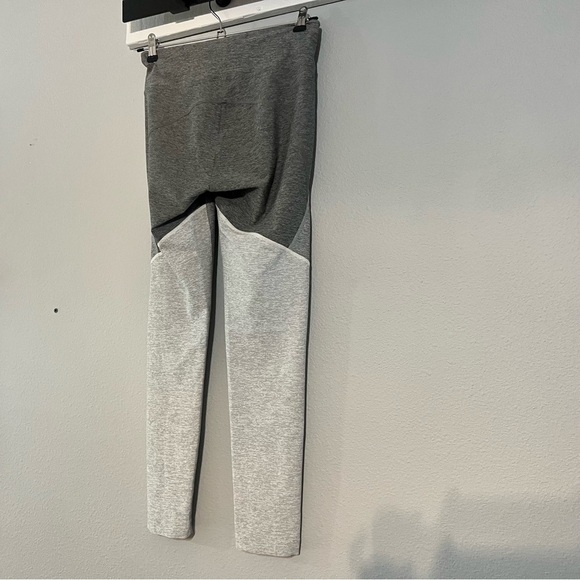 Women’s Outdoor Voices High Rise Gray Colorblock Size Medium Leggings - Picture 6 of 8